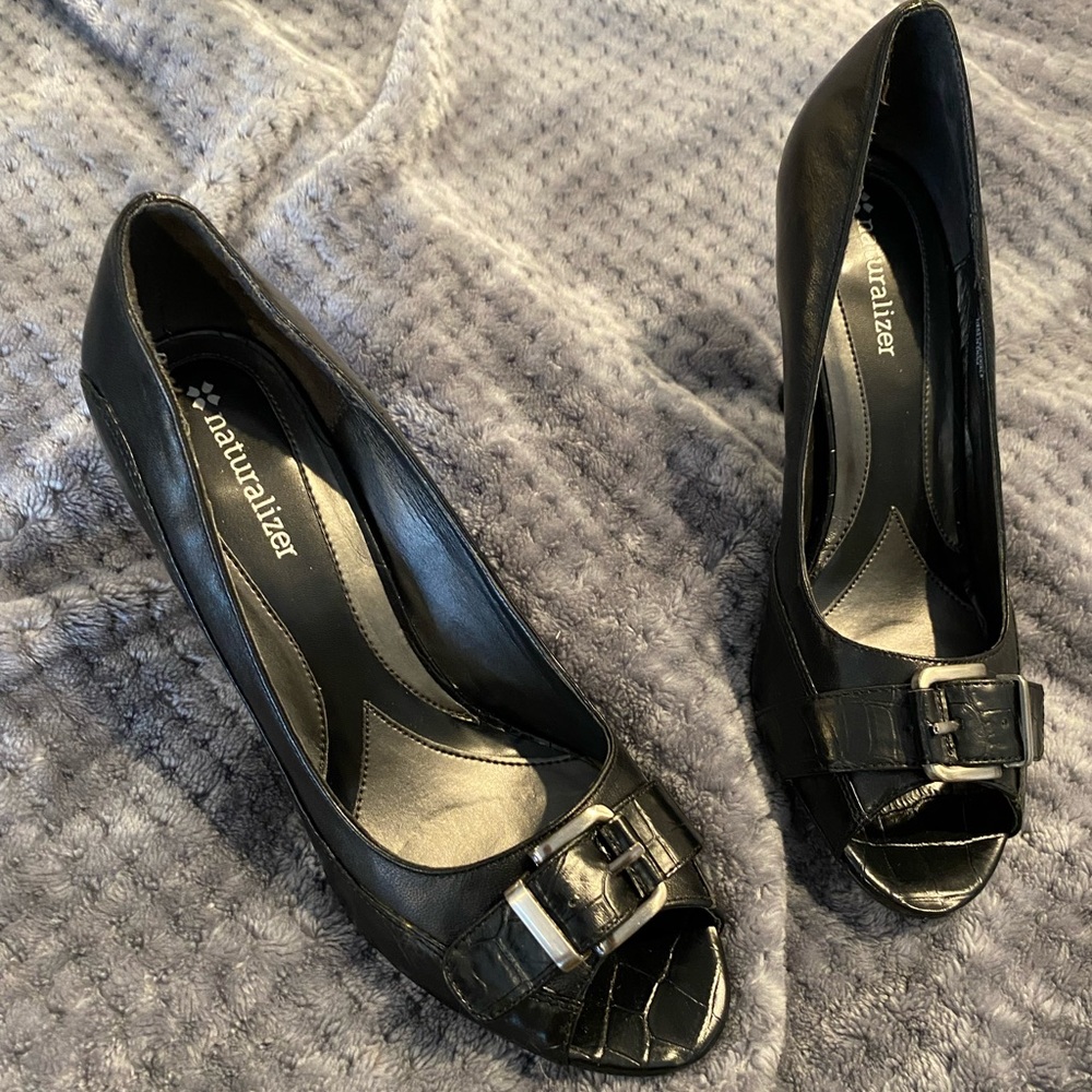 New super cute Naturalizer black leather peep toe heel Sz 8